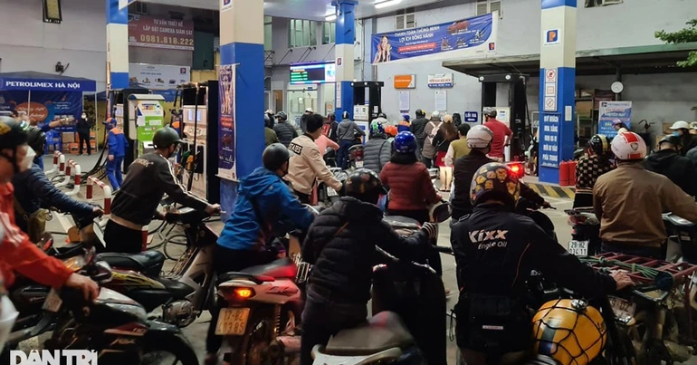Vì sao xăng tăng giá trở lại?