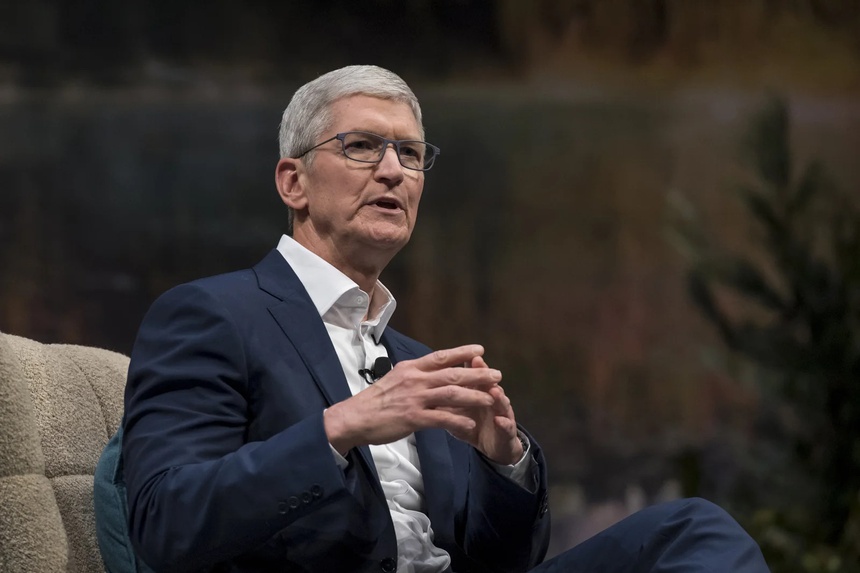 Tim Cook: 'Tôi đánh đổi quyền riêng tư để thừa nhận mình đồng tính'