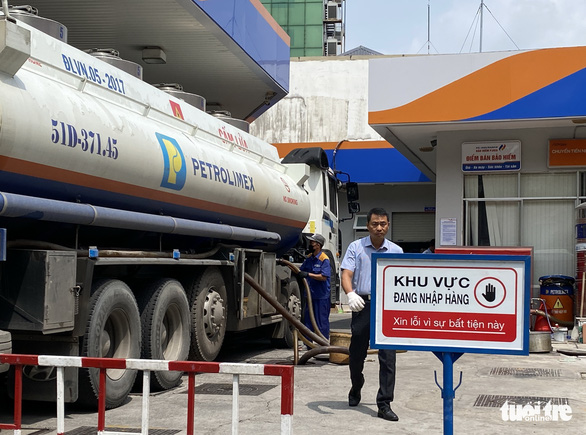Cần có câu trả lời về chuyện xăng dầu