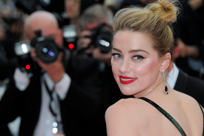 Tài khoản Twitter của Amber Heard bị xóa