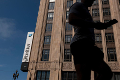 Twitter gọi một số nhân viên vừa bị sa thải quay lại