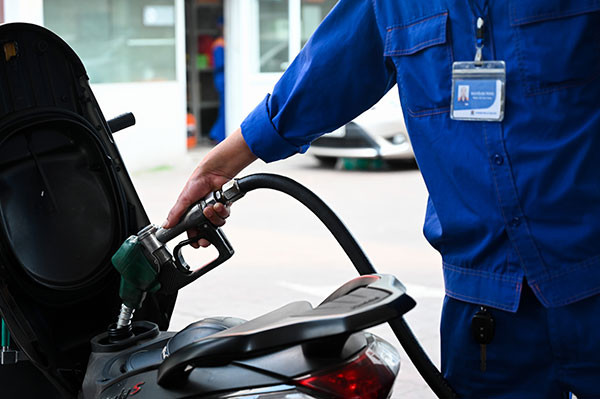Giá xăng dầu hôm nay 21/4: Trong nước có thể giảm cùng thế giới