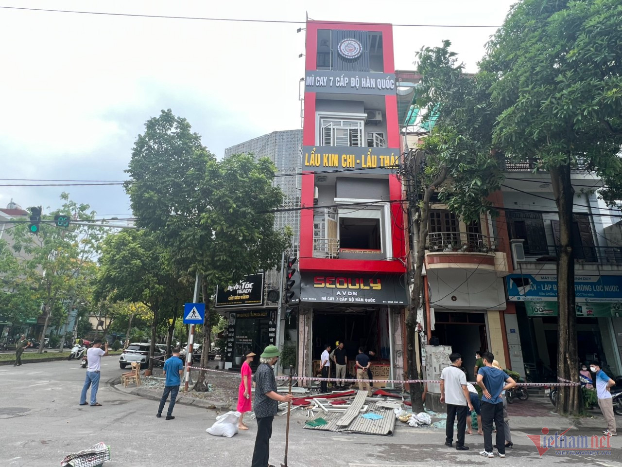 Nổ bình ga ở nhà hàng mỳ cay Hàn Quốc, 2 người bị thương