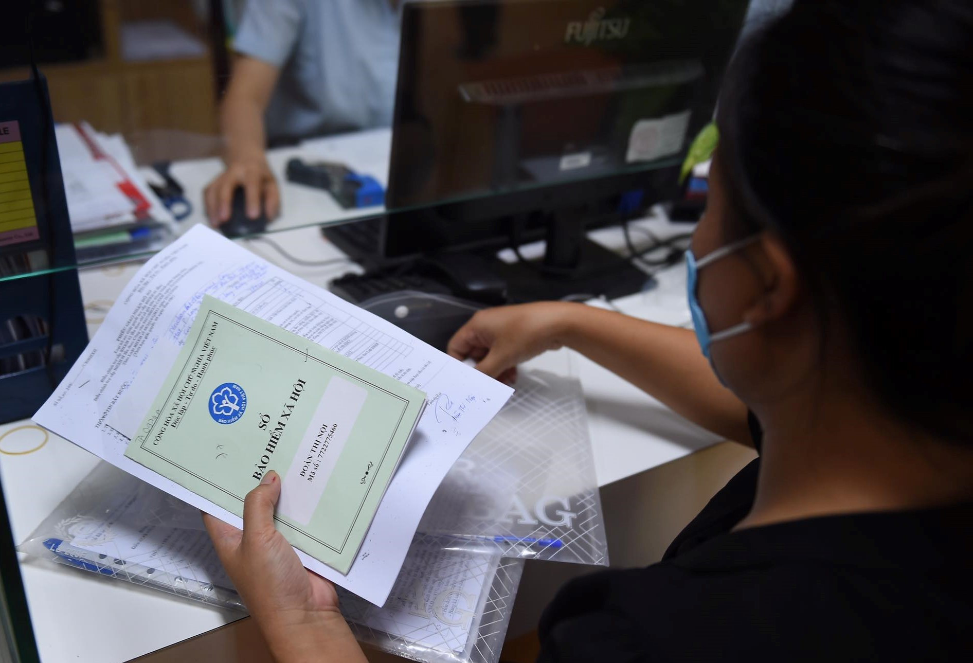 Hệ lụy tiêu cực khi người lao động rút BHXH một lần rồi đóng lại