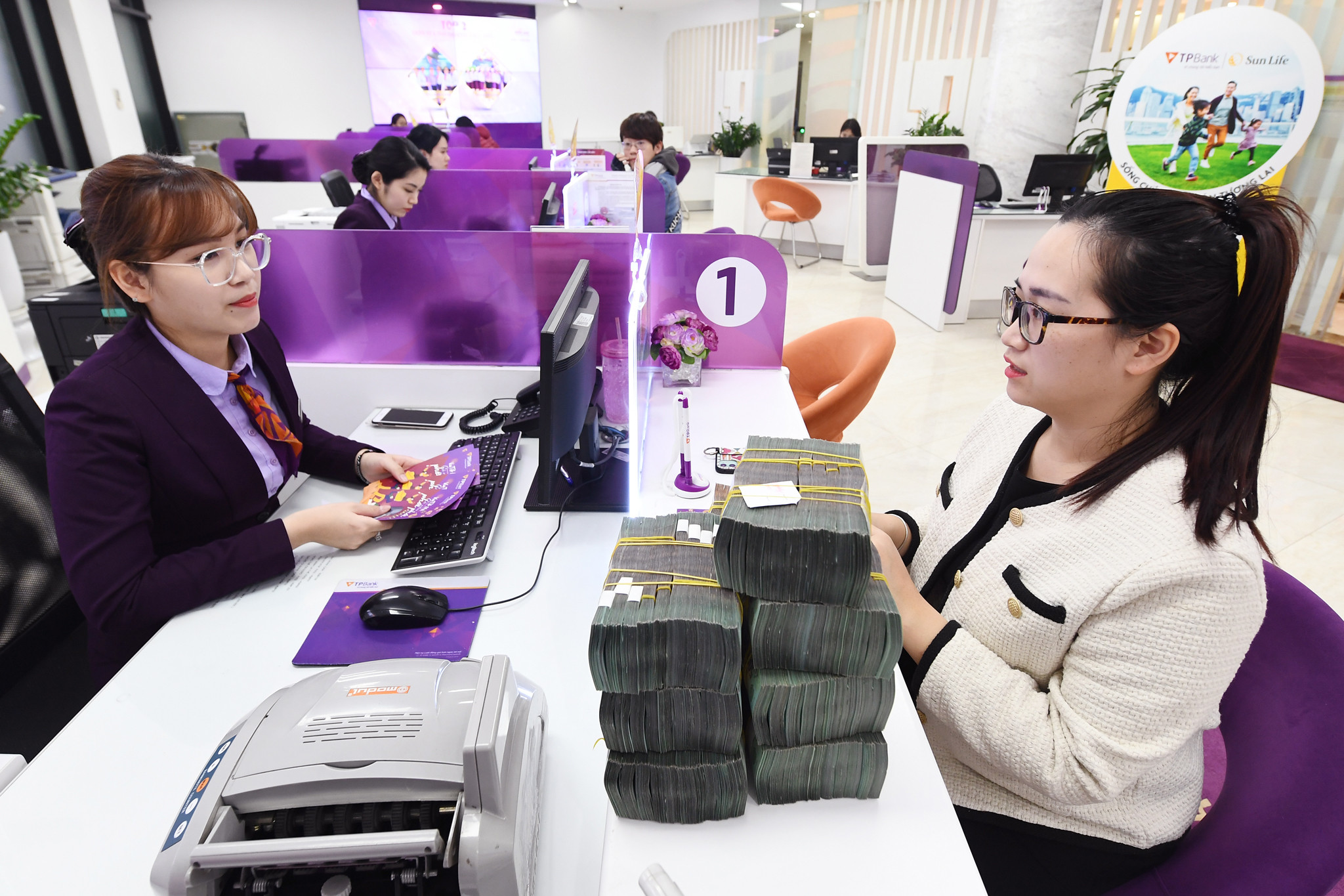Ngân hàng khó theo trào lưu 'flex' lợi nhuận?