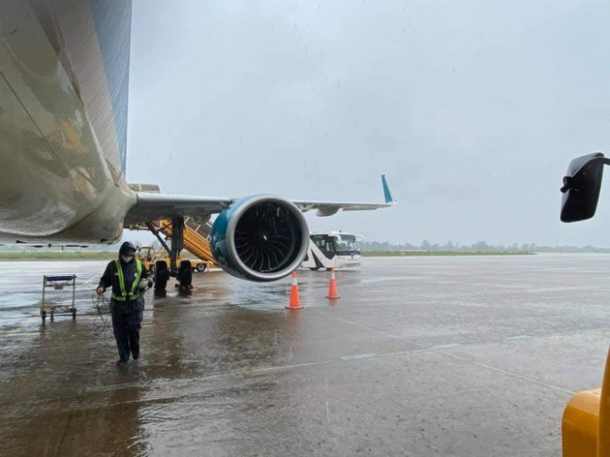 Thời tiết xấu tại sân bay Nội Bài, nhiều chuyến bay phải chuyển hướng hạ cánh
