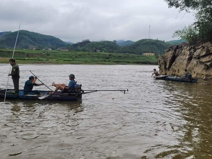 Nam sinh tử vong trên sông Hồng, dồn lực tìm kiếm 1 trường hợp mất tích
