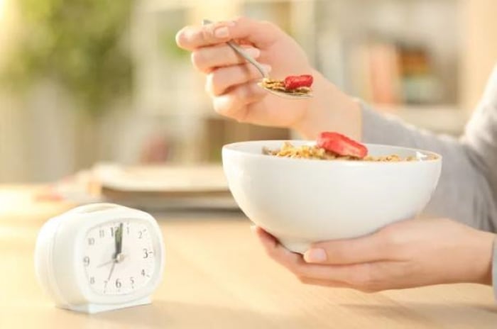 4 yếu tố khiến cơ thể nhanh chóng bị mất canxi và đau nhức xương khớp
