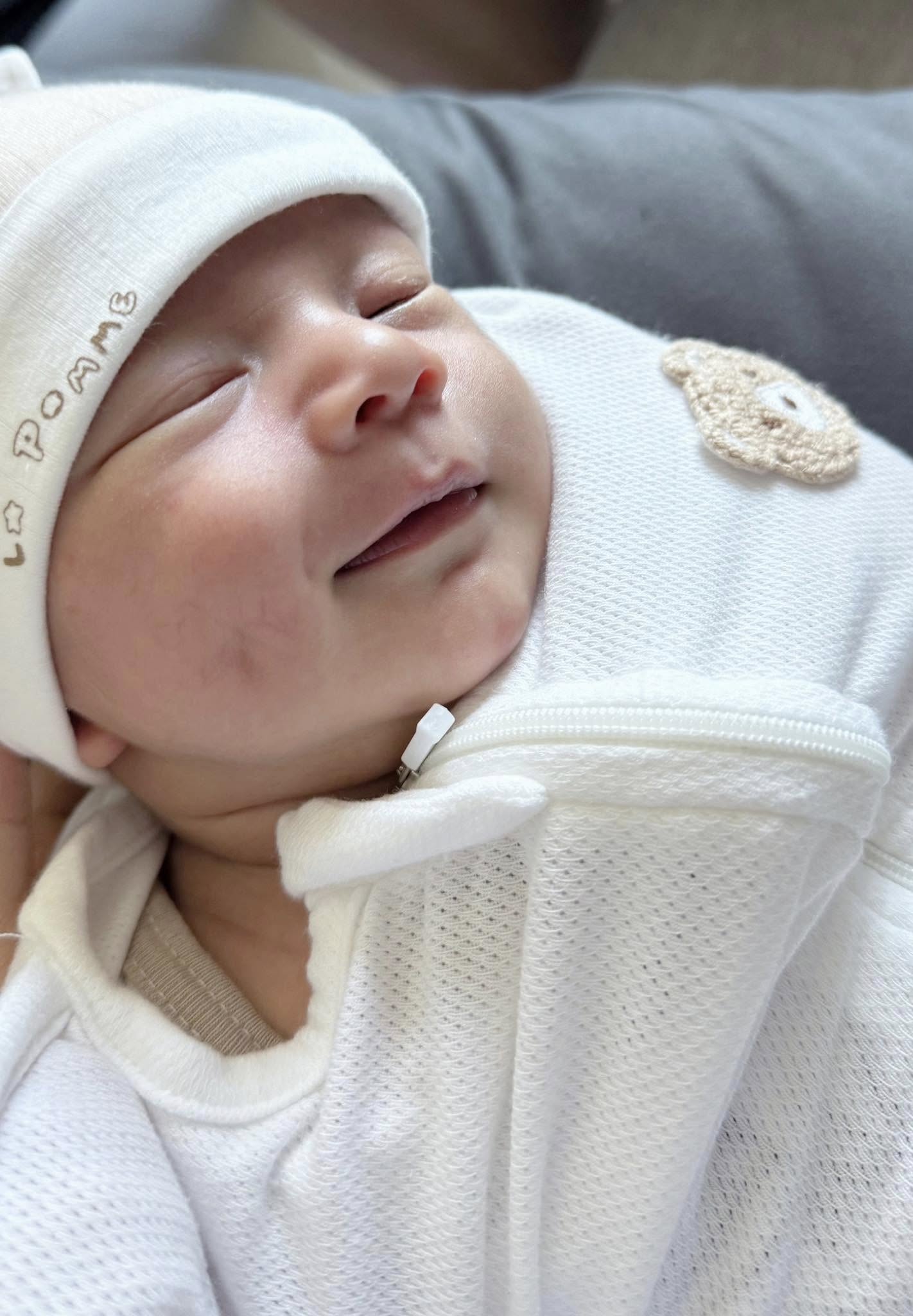 Vợ Đặng Văn Lâm giảm 6,5kg/tuần bụng nổi cơ sau 1 tháng sinh